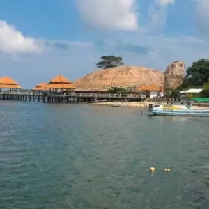Pantai Kartini: Destinasi Wisata dengan Pemandangan yang Memukau di Jepara