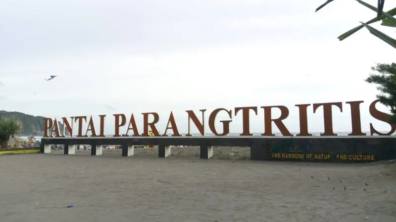 Fakta dan Sejarah Pantai Parangtritis Yogyakarta