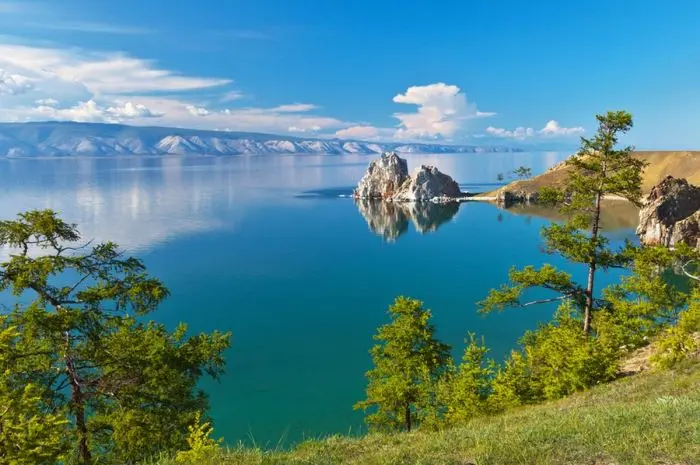 Danau Baikal, Danau Terdalam yang Menawarkan Panorama Unik di Siberia